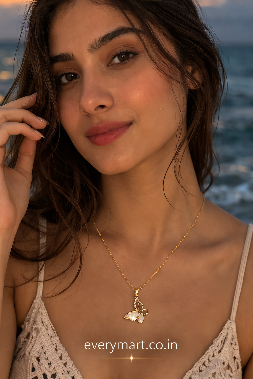 Gold Butterfly Necklace – Elegant & Timeless Beauty 🦋✨